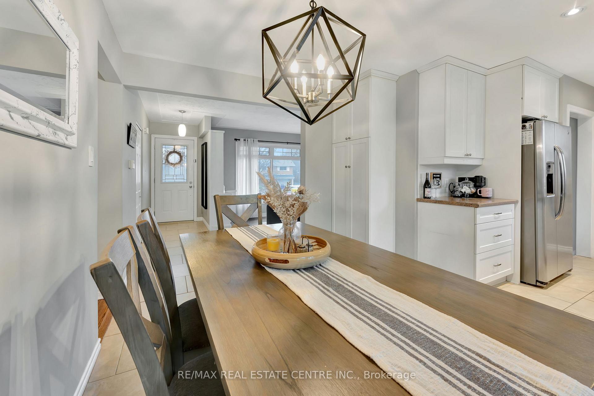 Photo 16 of 93 Crosby Drive, Kitchener — HOMEH