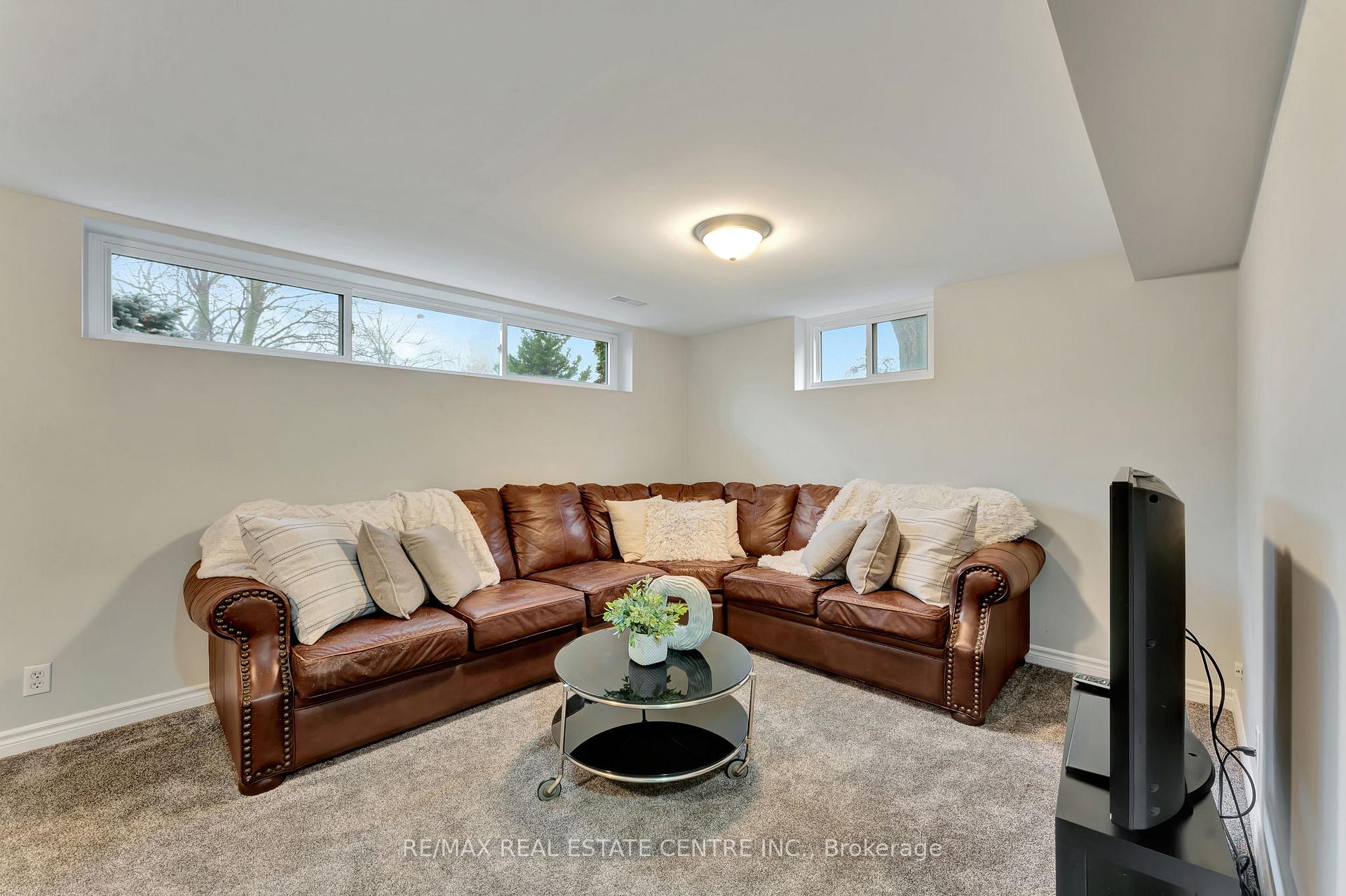 Photo 26 of 93 Crosby Drive, Kitchener — HOMEH