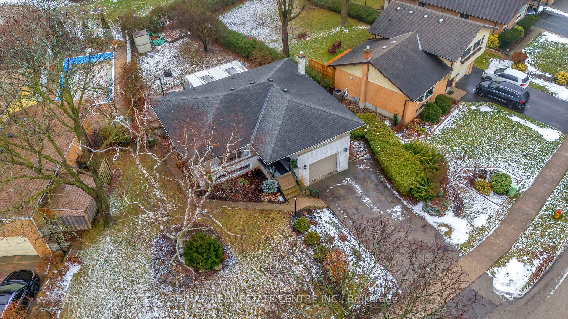 Photo 35 of 93 Crosby Drive, Kitchener — HOMEH