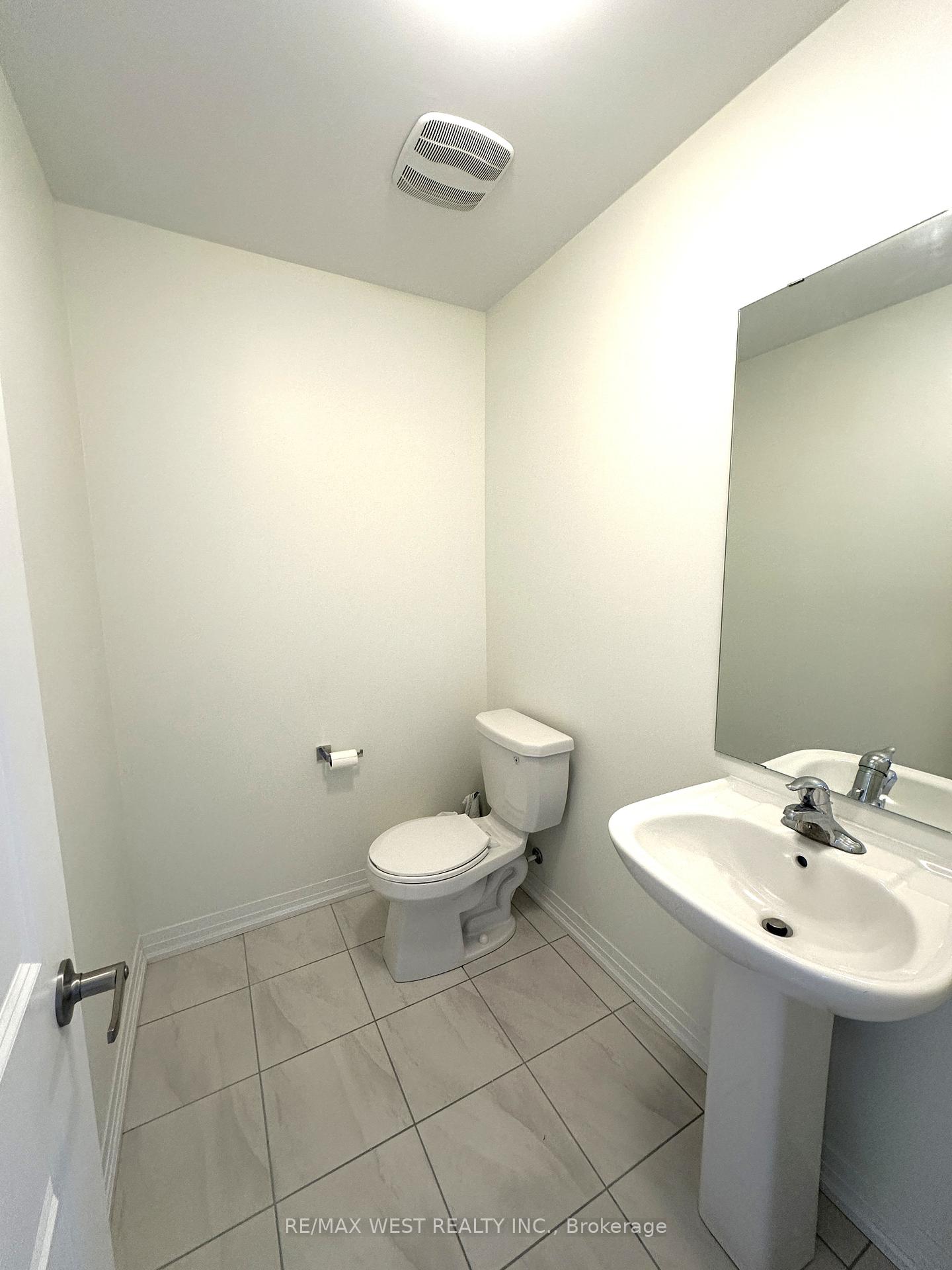 Photo 14 of Unit 2nd & 3rd Floor, 97 Carneros Way, Markham, Cedar Grove — HOMEH