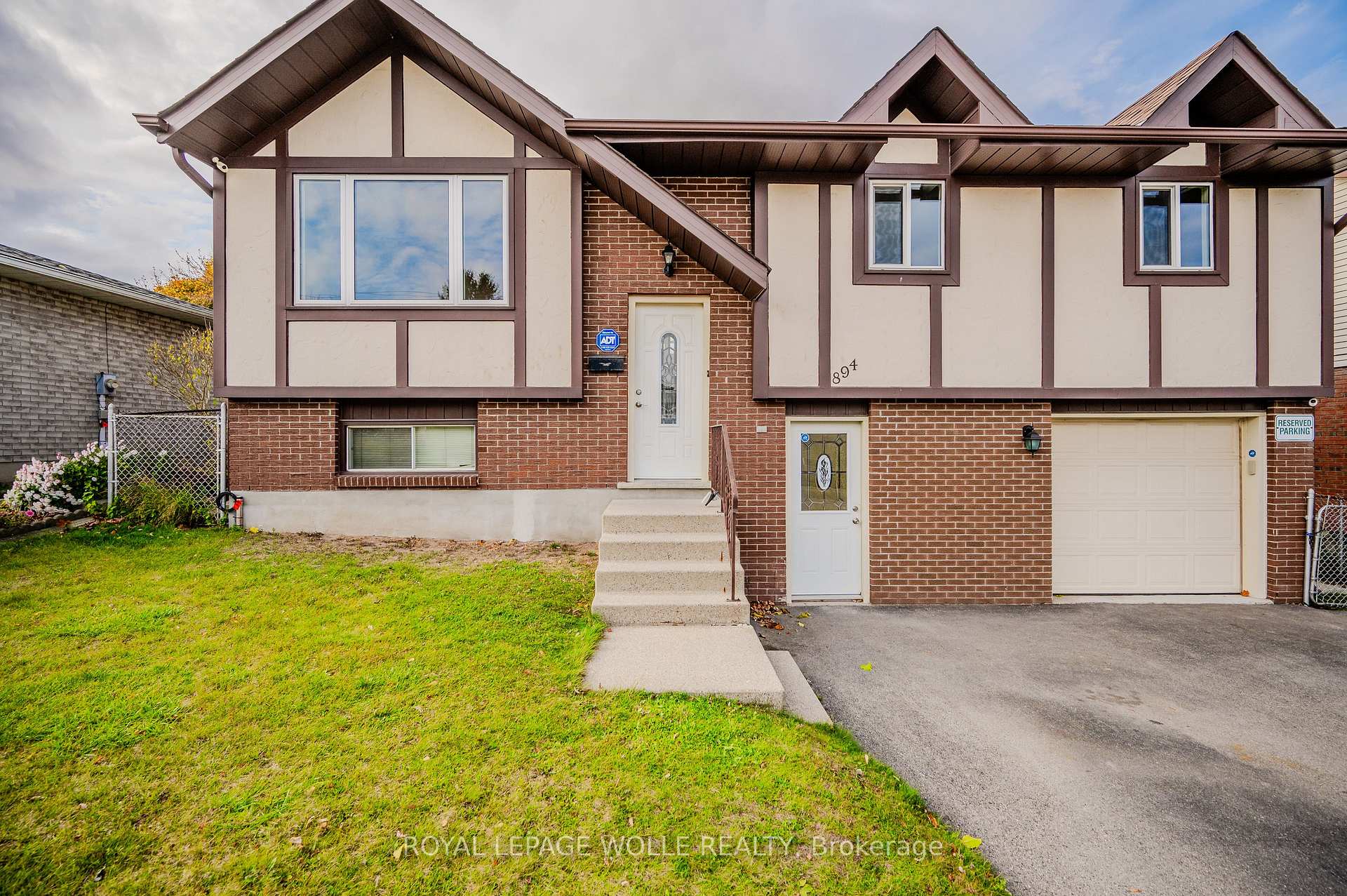 Photo 3 of 894 Strasburg Road, Kitchener — HOMEH