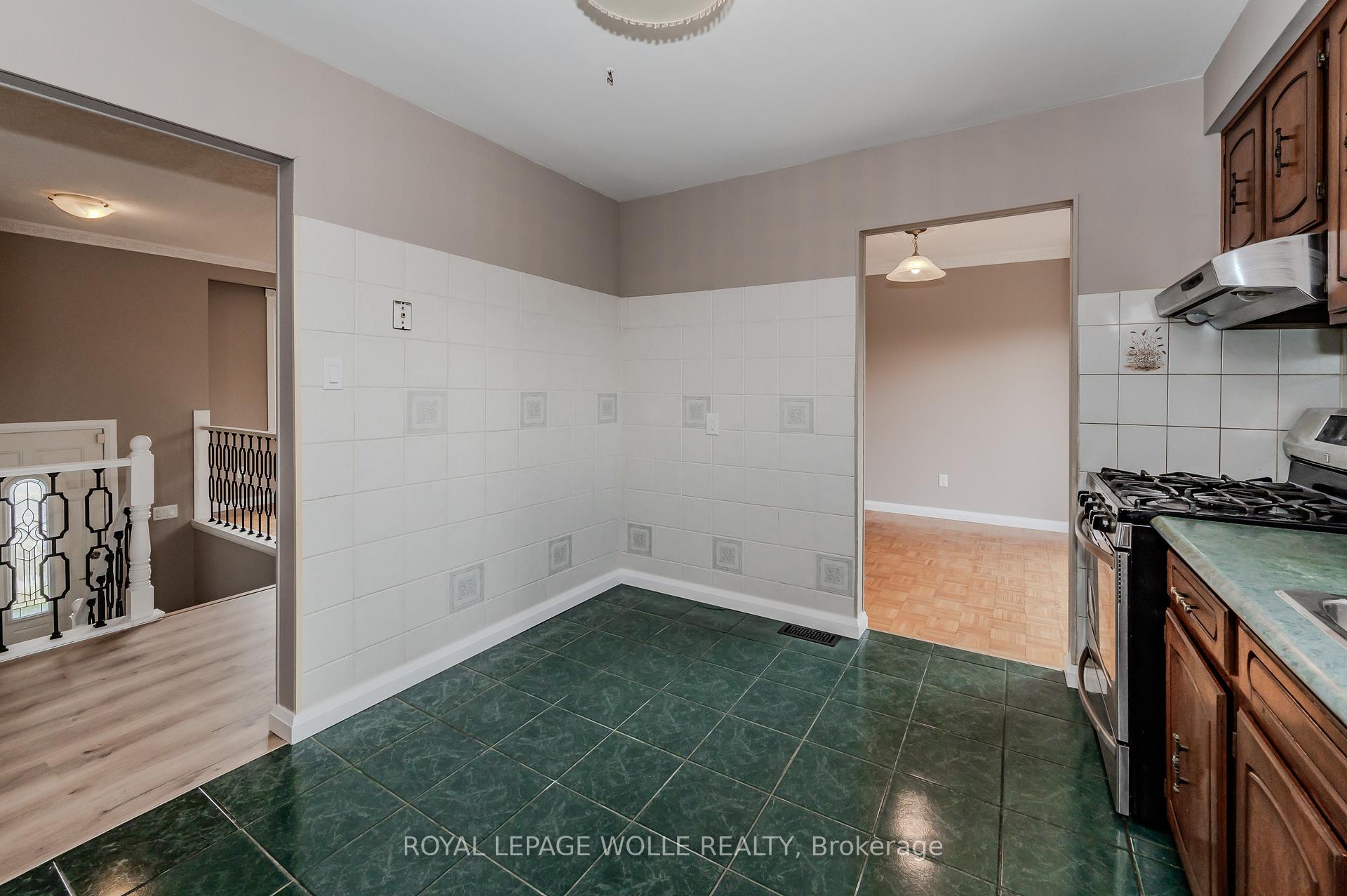 Photo 12 of 894 Strasburg Road, Kitchener — HOMEH