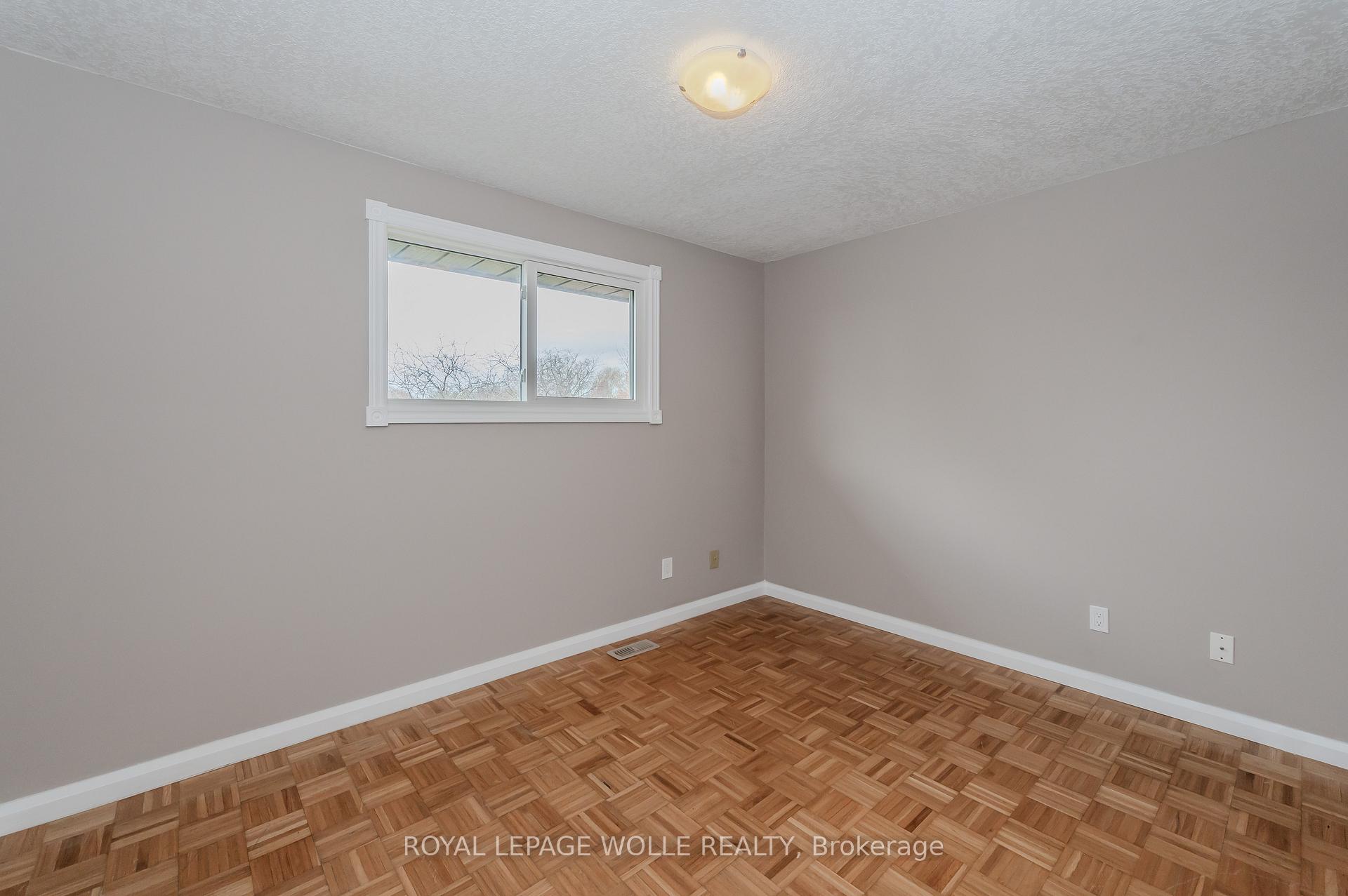 Photo 13 of 894 Strasburg Road, Kitchener — HOMEH