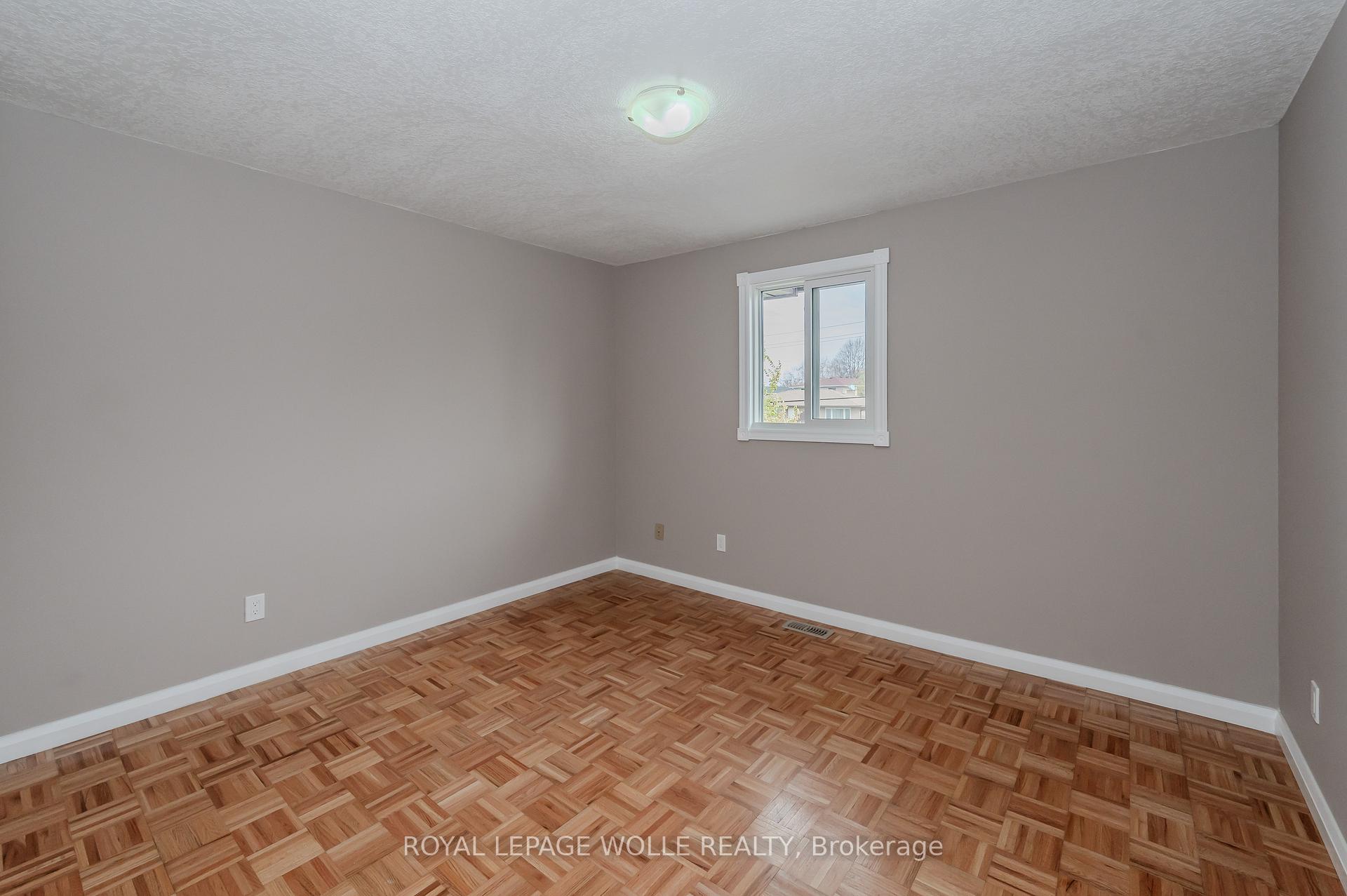 Photo 14 of 894 Strasburg Road, Kitchener — HOMEH