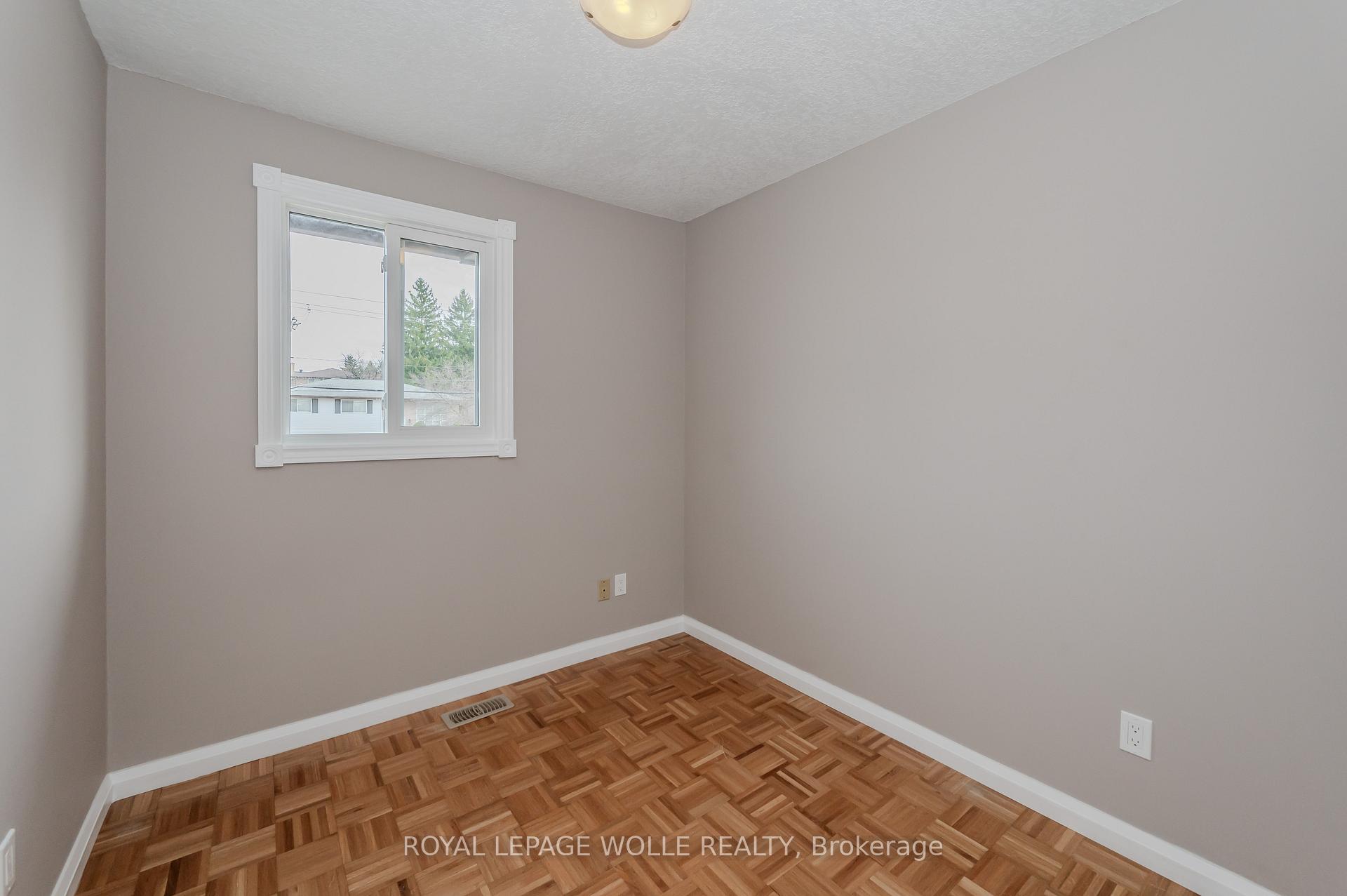 Photo 15 of 894 Strasburg Road, Kitchener — HOMEH