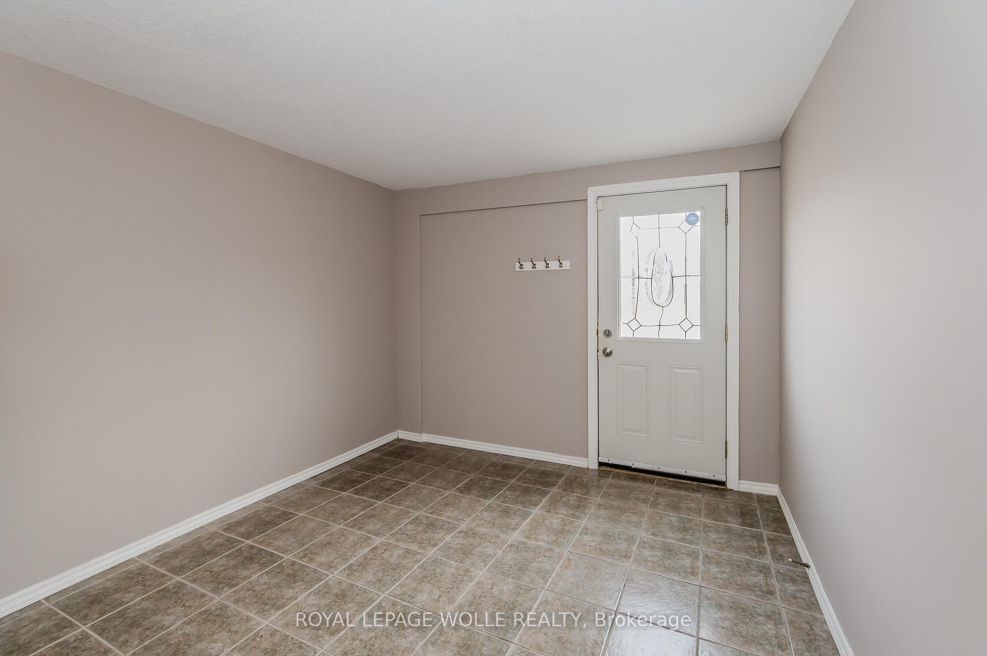 Photo 17 of 894 Strasburg Road, Kitchener — HOMEH
