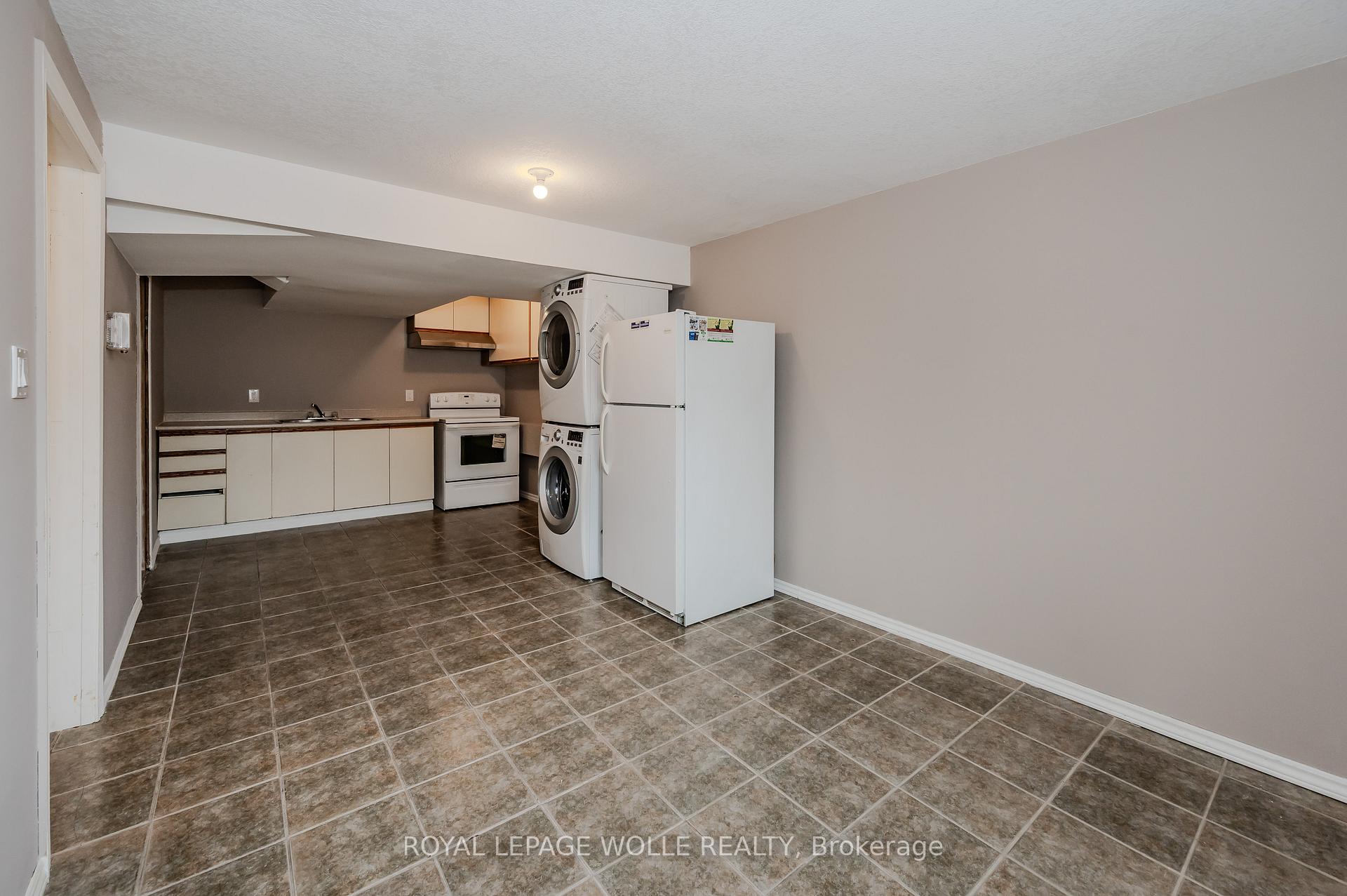 Photo 18 of 894 Strasburg Road, Kitchener — HOMEH