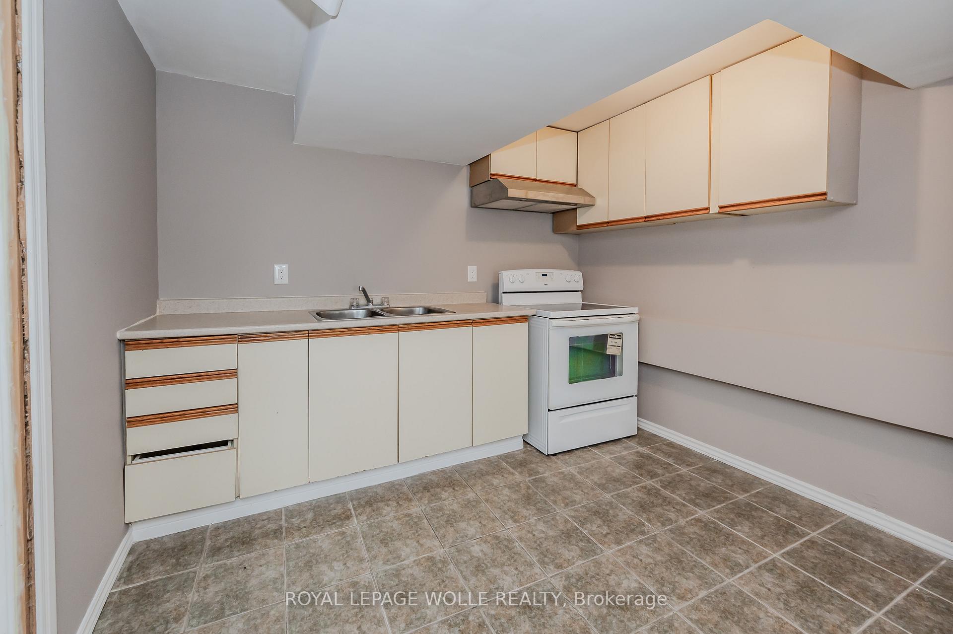 Photo 19 of 894 Strasburg Road, Kitchener — HOMEH