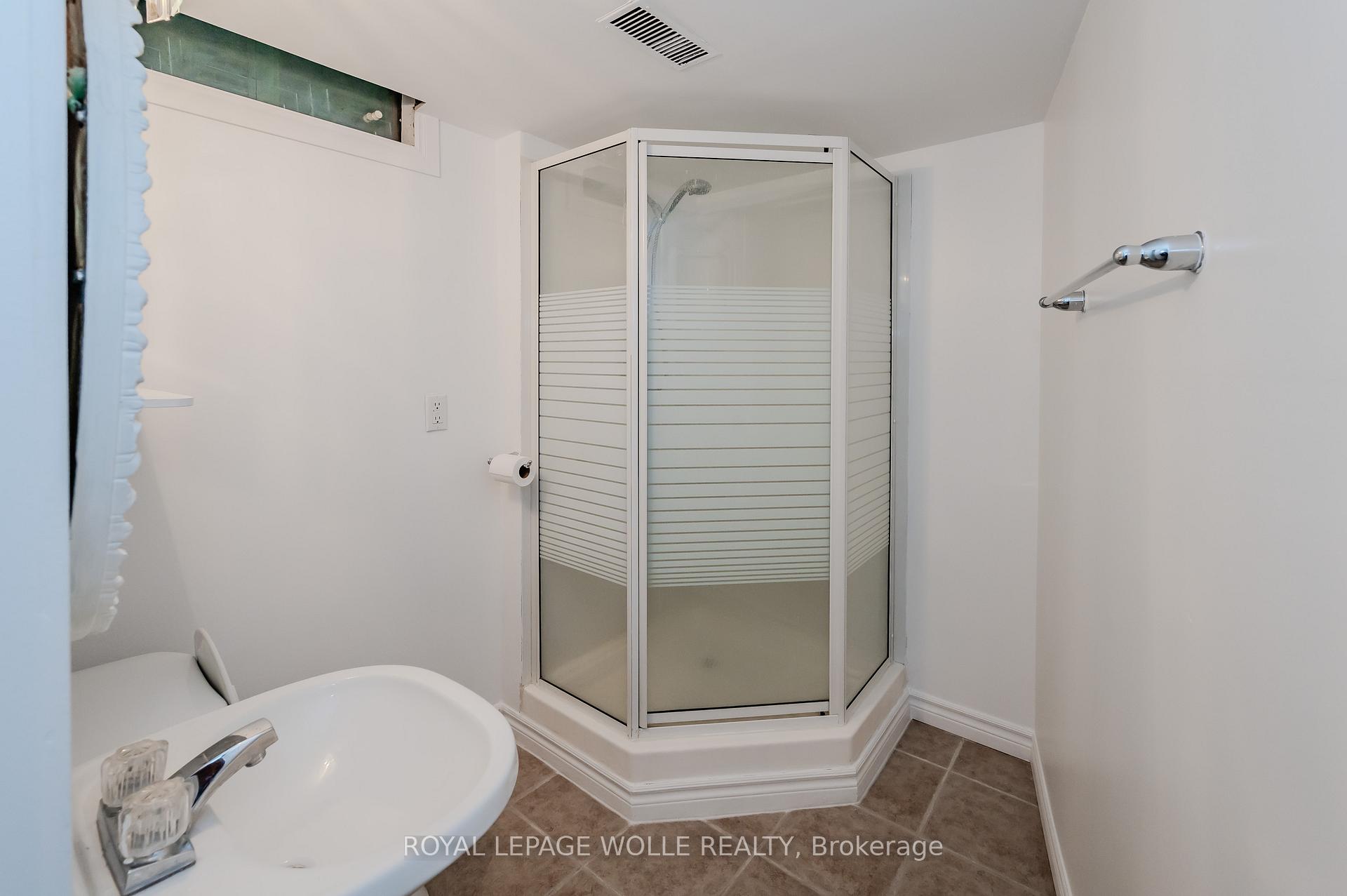 Photo 25 of 894 Strasburg Road, Kitchener — HOMEH