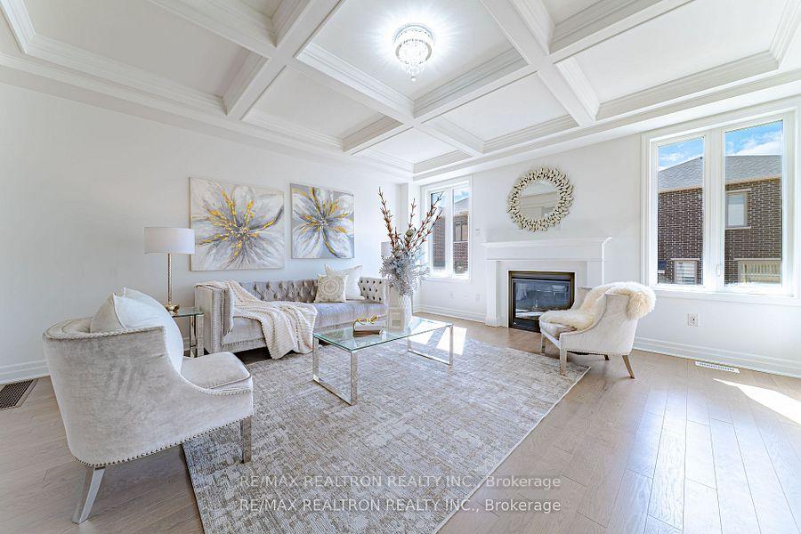 Photo 6 of 63 Greenridge Crescent, Markham, Victoria Square — HOMEH