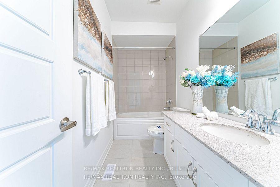 Photo 16 of 63 Greenridge Crescent, Markham, Victoria Square — HOMEH
