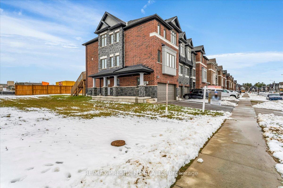 Photo 2 of 140 Ian Ormston Drive, Kitchener — HOMEH