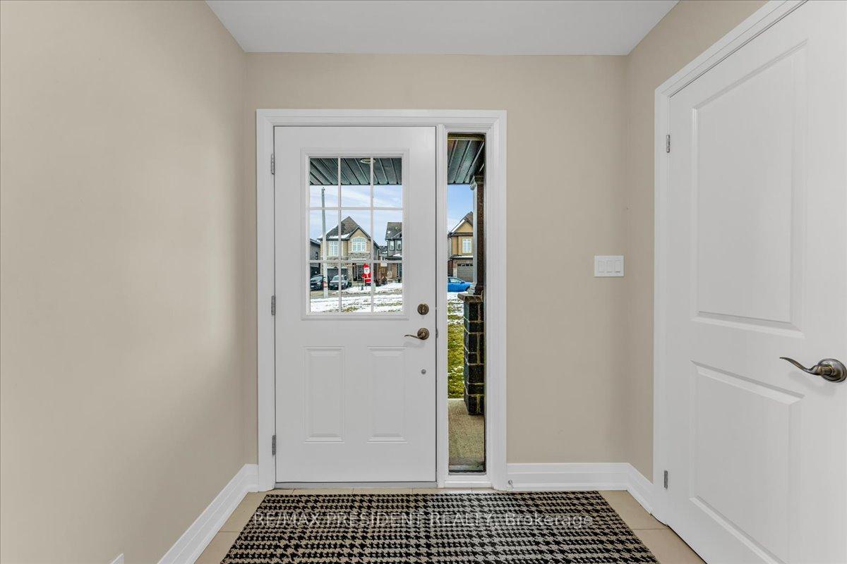 Photo 6 of 140 Ian Ormston Drive, Kitchener — HOMEH