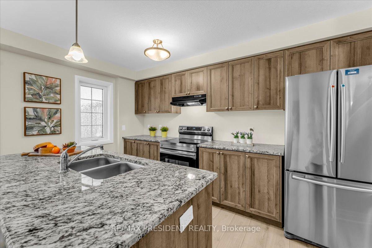 Photo 17 of 140 Ian Ormston Drive, Kitchener — HOMEH