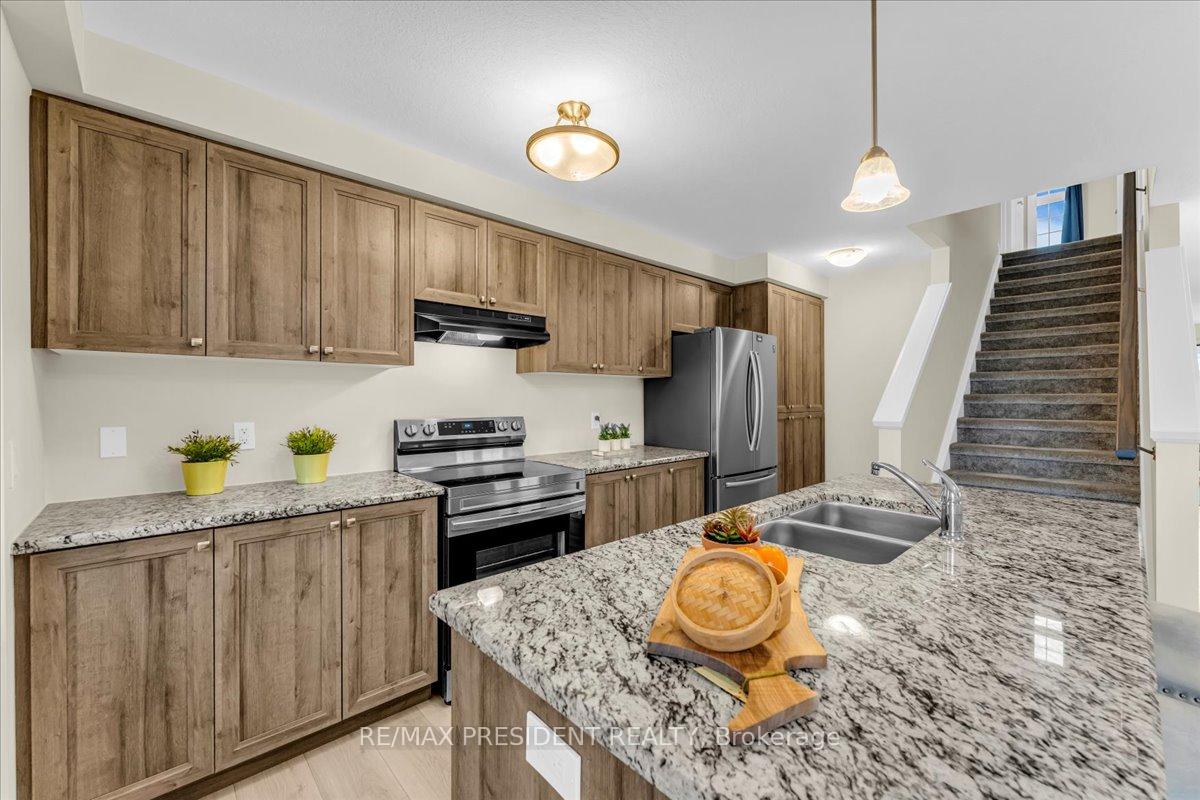 Photo 18 of 140 Ian Ormston Drive, Kitchener — HOMEH