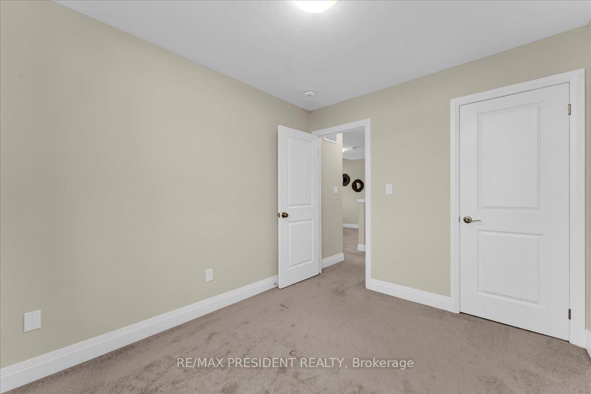 Photo 27 of 140 Ian Ormston Drive, Kitchener — HOMEH