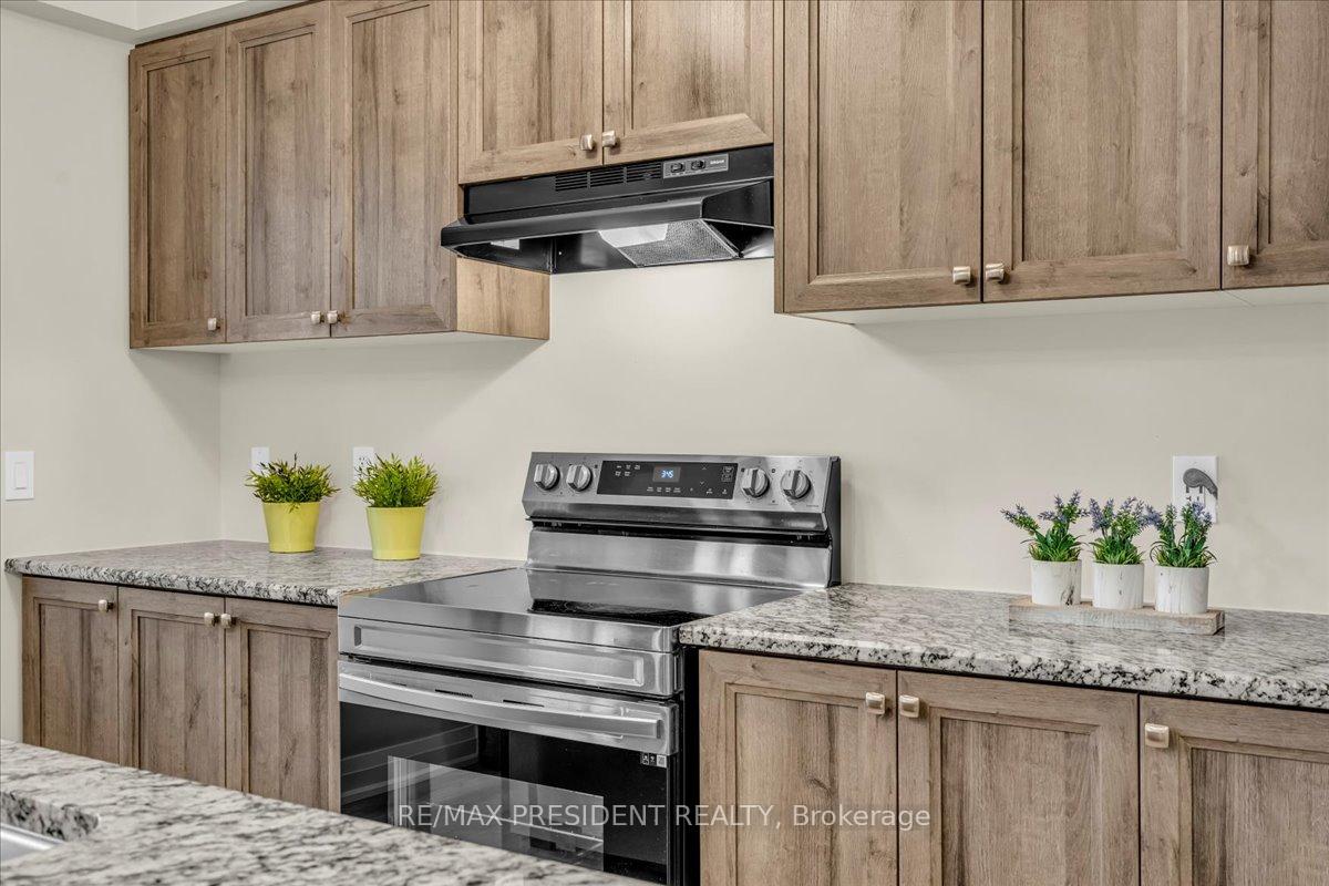 Photo 32 of 140 Ian Ormston Drive, Kitchener — HOMEH