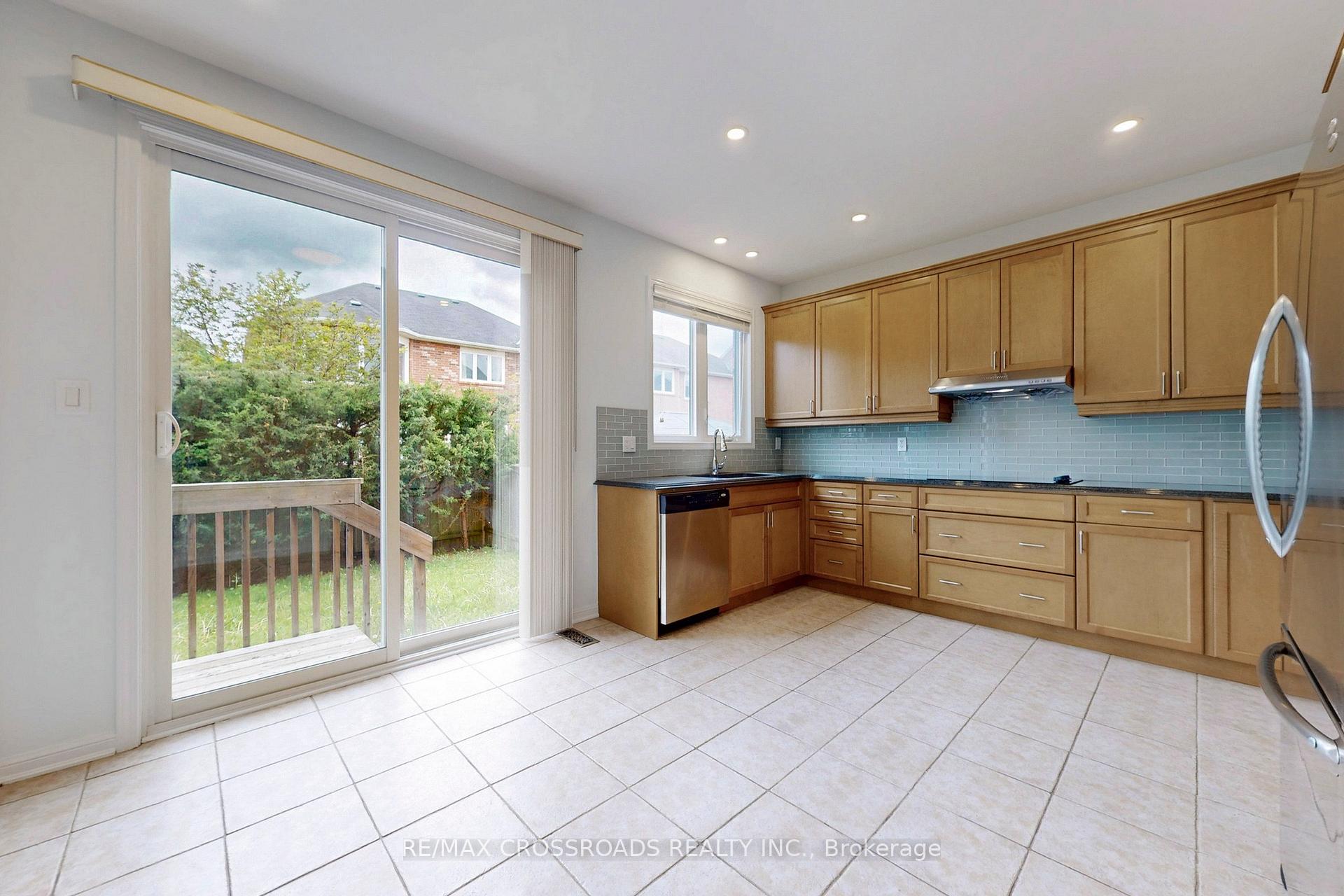 Photo 11 of 101 James Parrott Avenue, Markham, Wismer — HOMEH