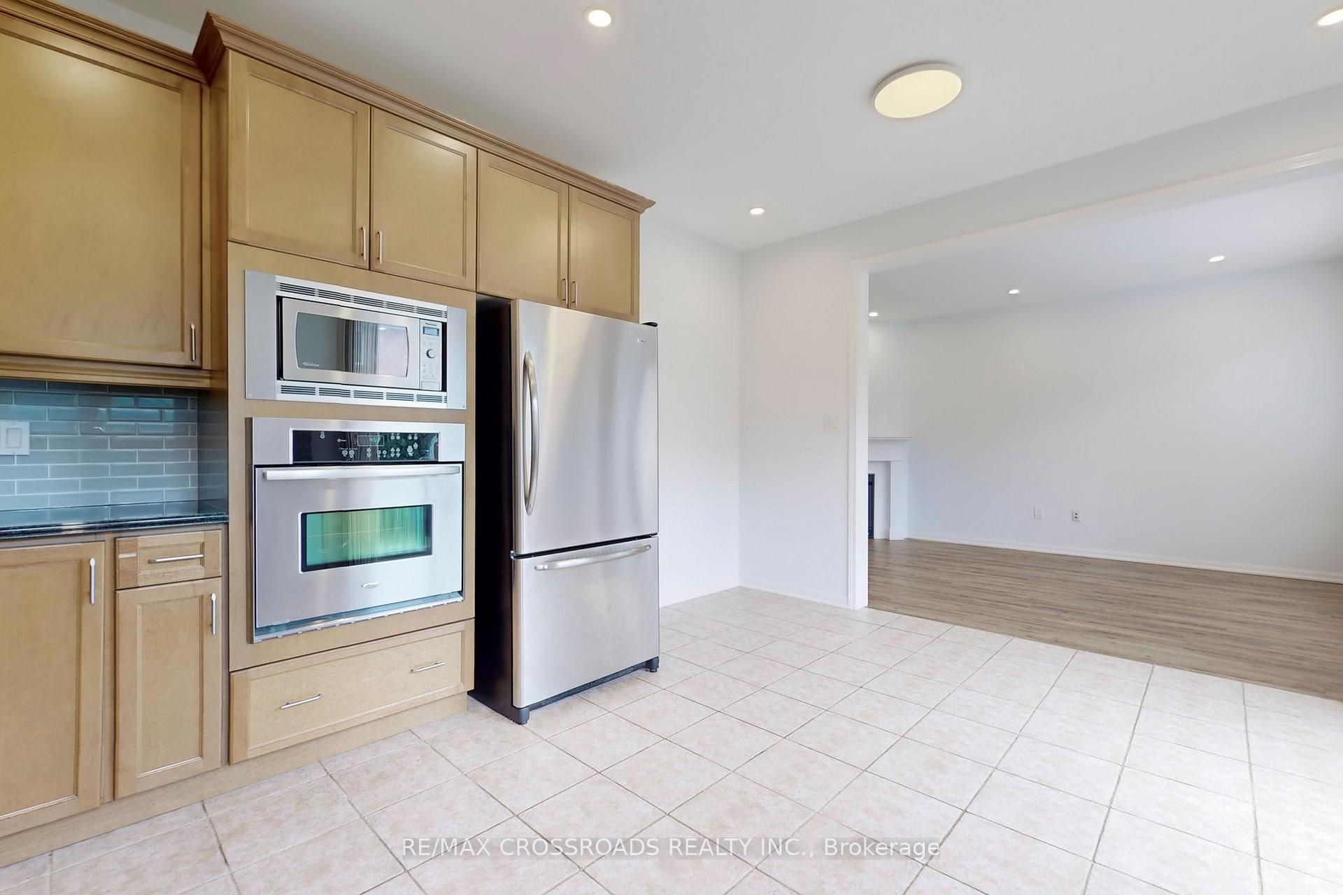 Photo 13 of 101 James Parrott Avenue, Markham, Wismer — HOMEH