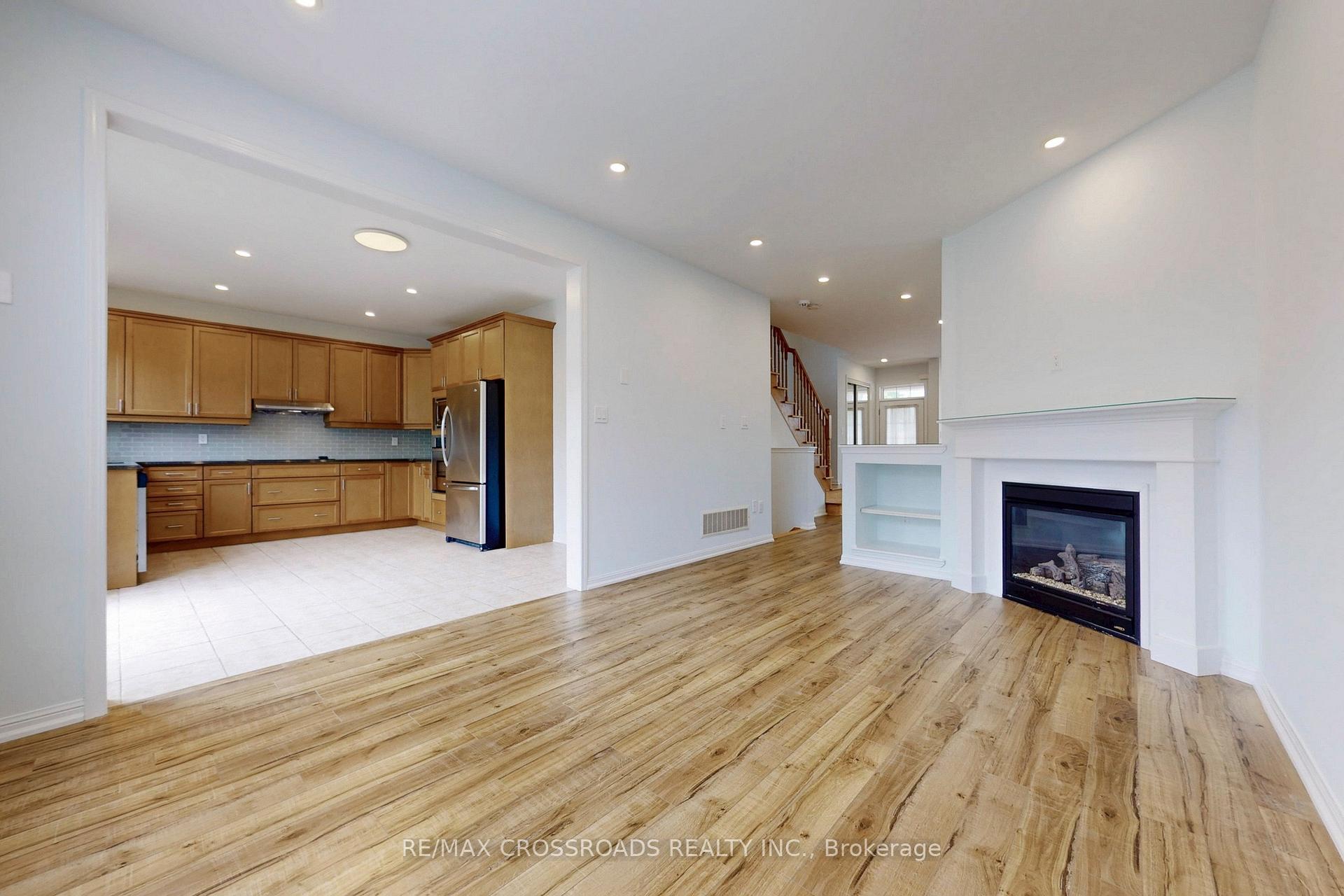 Photo 14 of 101 James Parrott Avenue, Markham, Wismer — HOMEH