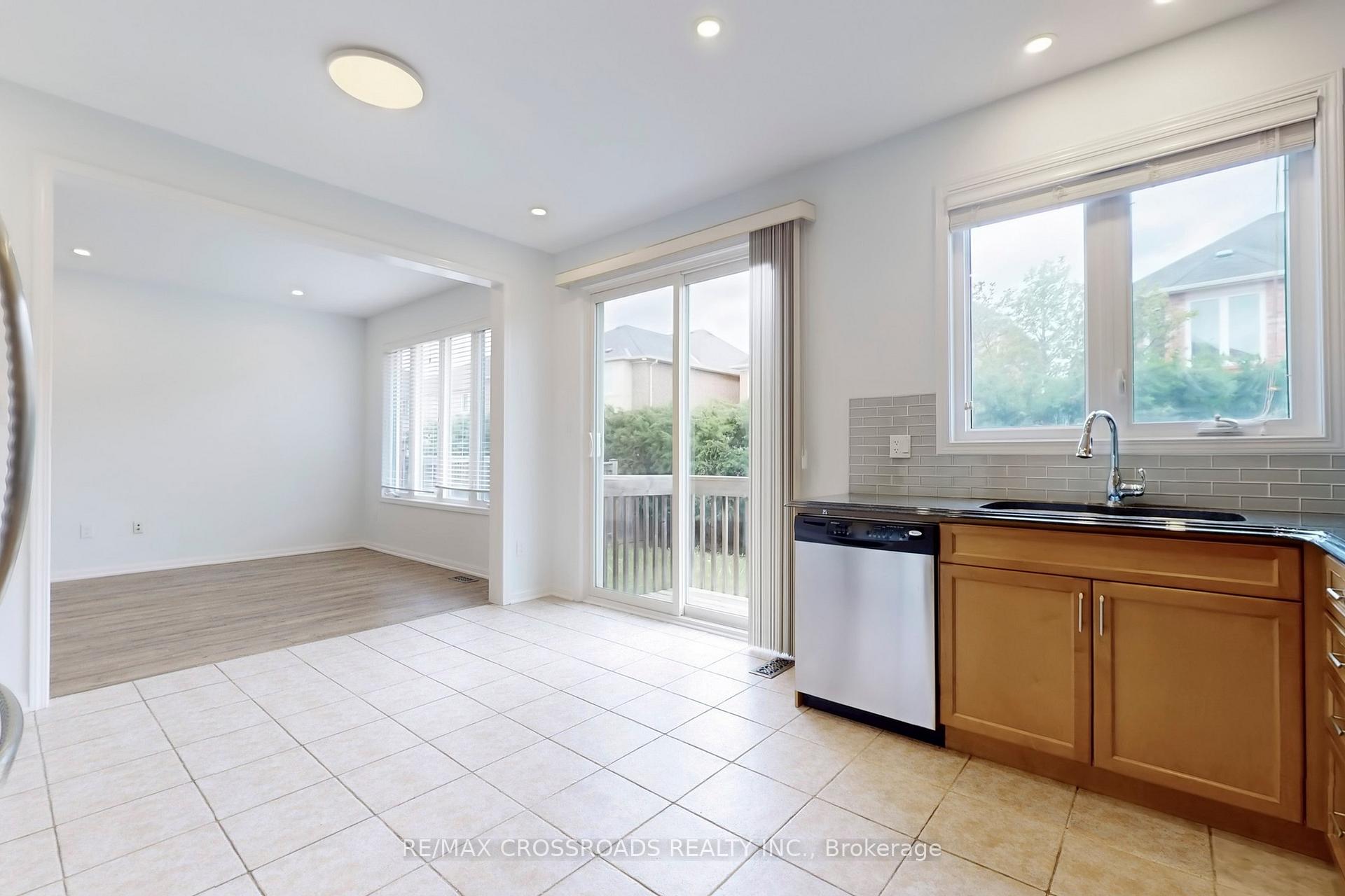 Photo 15 of 101 James Parrott Avenue, Markham, Wismer — HOMEH
