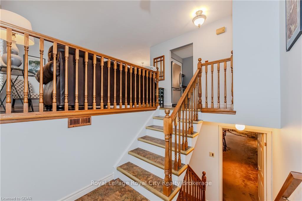 Photo 5 of 120 Oakhurst Crescent, Kitchener — HOMEH