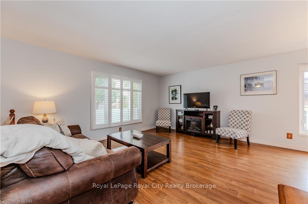 Photo 6 of 120 Oakhurst Crescent, Kitchener — HOMEH
