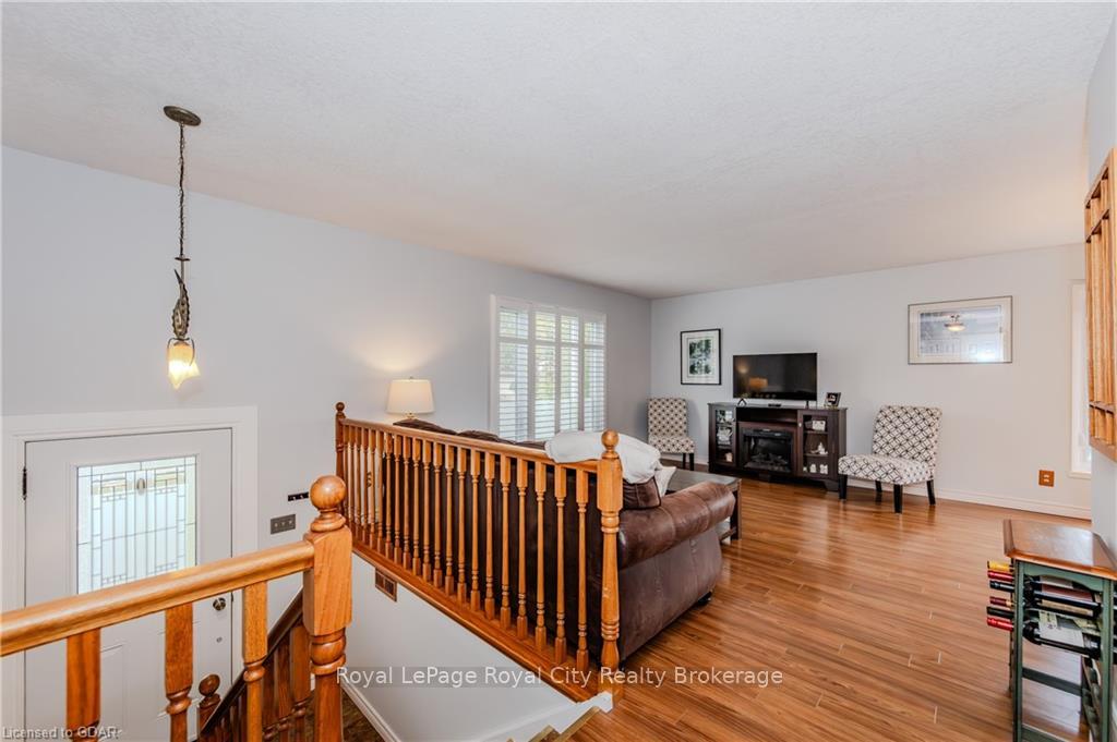 Photo 7 of 120 Oakhurst Crescent, Kitchener — HOMEH