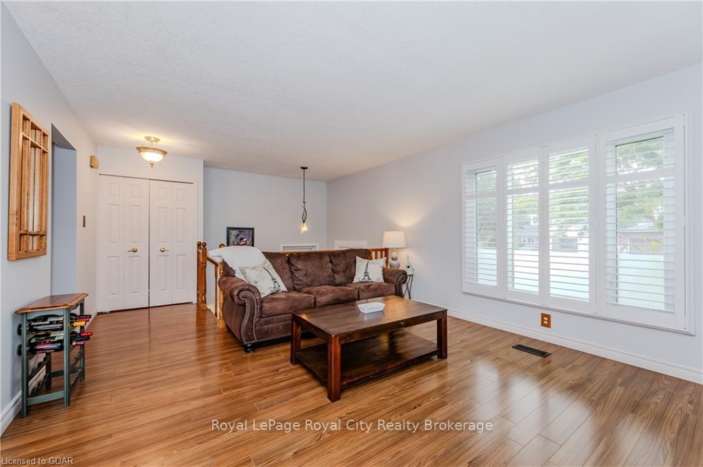 Photo 8 of 120 Oakhurst Crescent, Kitchener — HOMEH