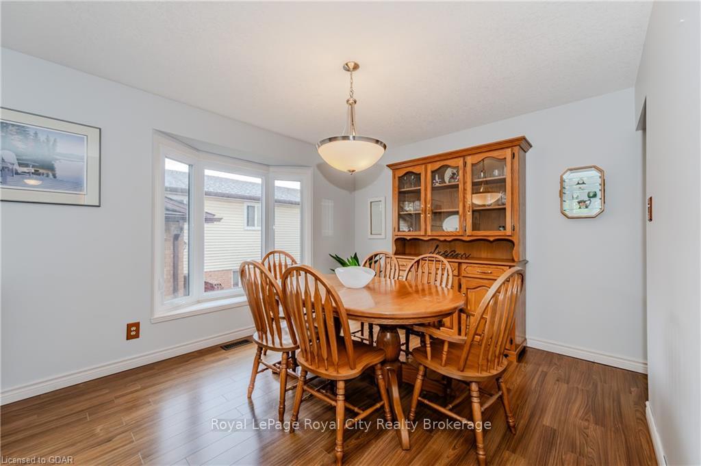 Photo 10 of 120 Oakhurst Crescent, Kitchener — HOMEH