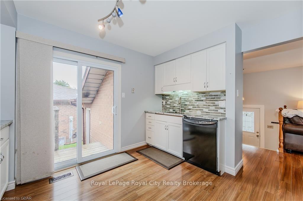 Photo 11 of 120 Oakhurst Crescent, Kitchener — HOMEH