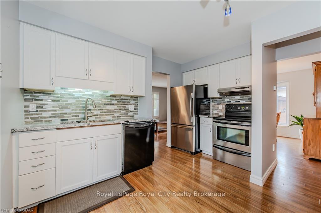 Photo 12 of 120 Oakhurst Crescent, Kitchener — HOMEH