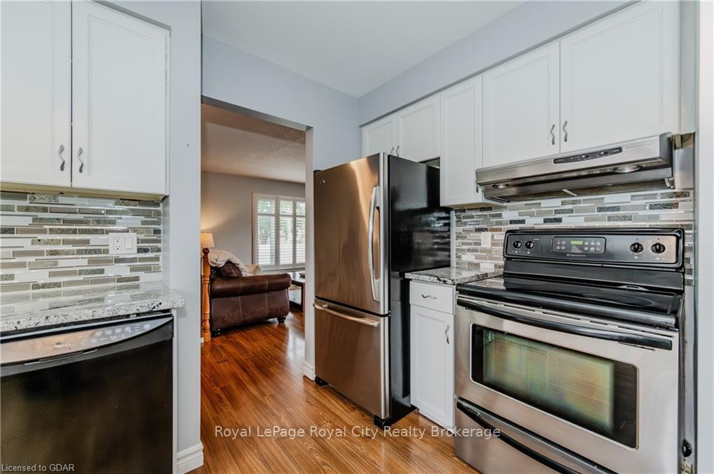 Photo 13 of 120 Oakhurst Crescent, Kitchener — HOMEH