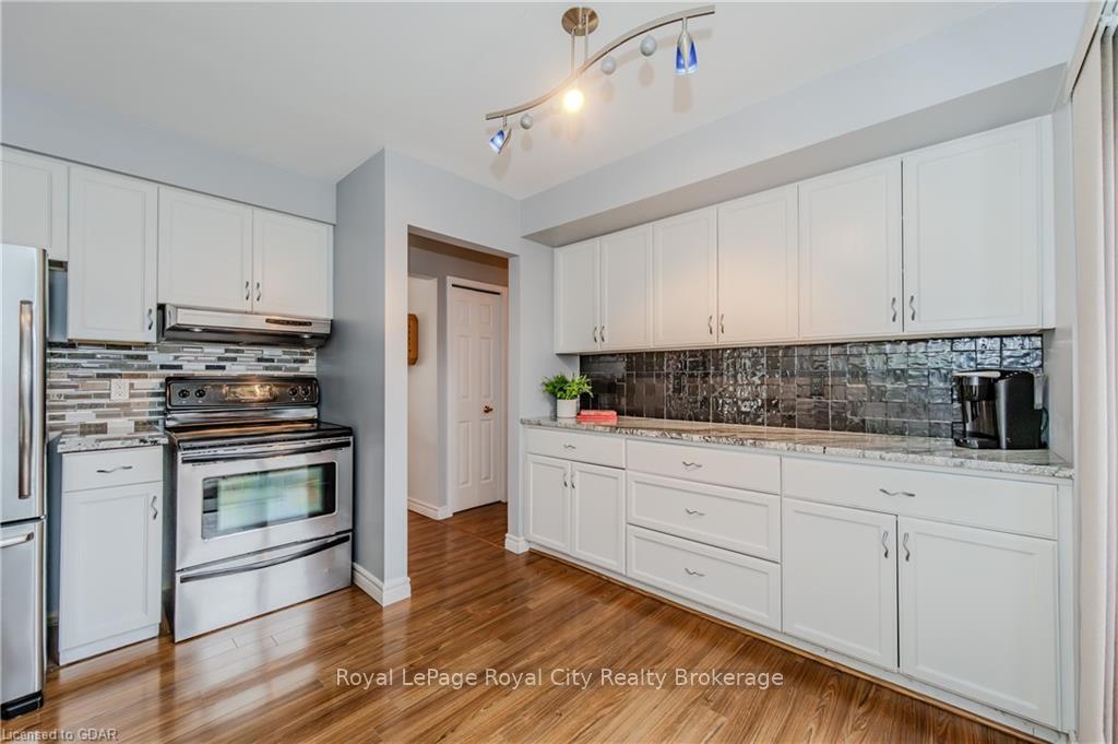Photo 14 of 120 Oakhurst Crescent, Kitchener — HOMEH