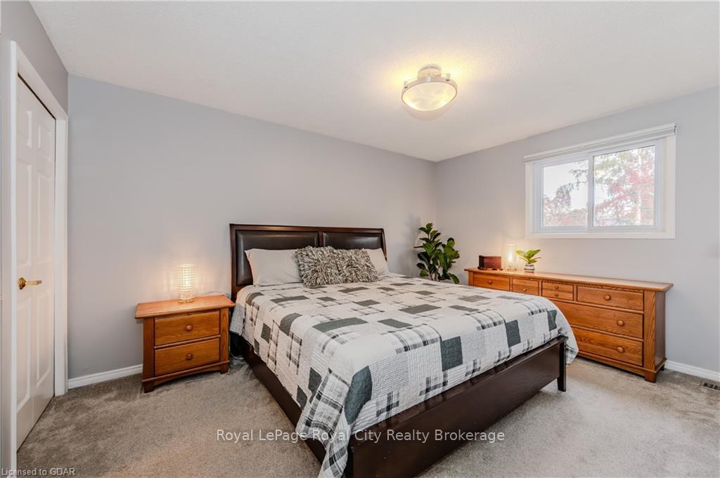 Photo 16 of 120 Oakhurst Crescent, Kitchener — HOMEH