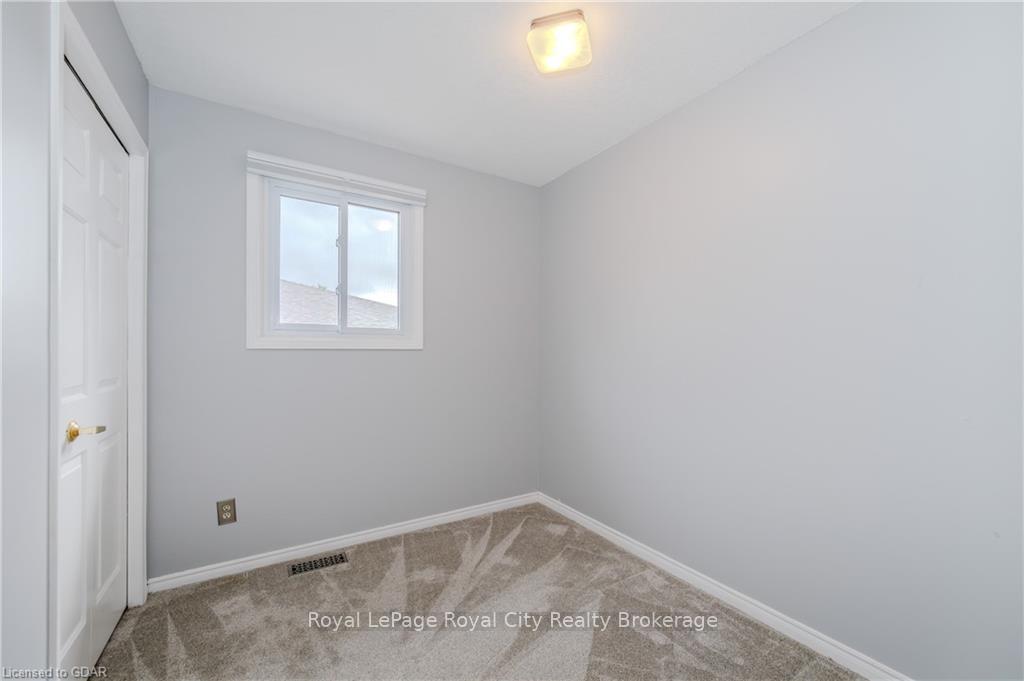 Photo 20 of 120 Oakhurst Crescent, Kitchener — HOMEH