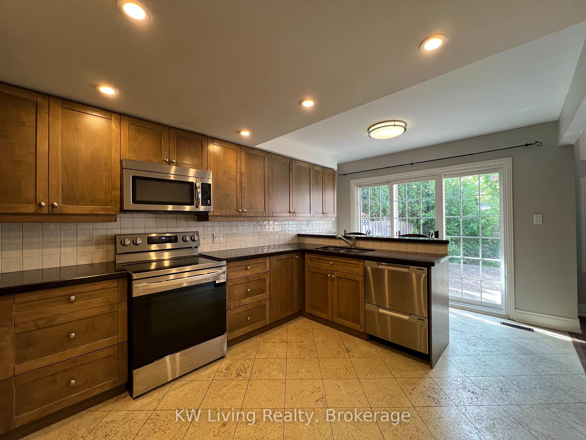 Photo 7 of 72 Longwater Chase, Markham, Unionville — HOMEH