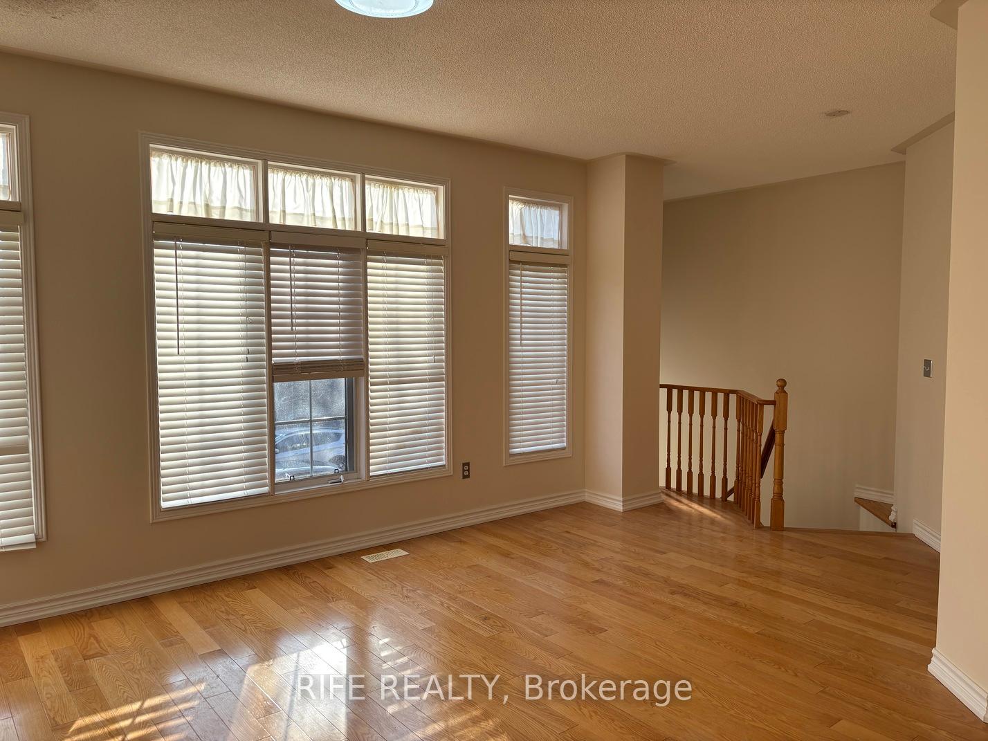 Photo 3 of 111 Orchard Hill Boulevard, Markham, Berczy — HOMEH