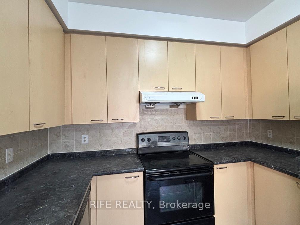 Photo 7 of 111 Orchard Hill Boulevard, Markham, Berczy — HOMEH