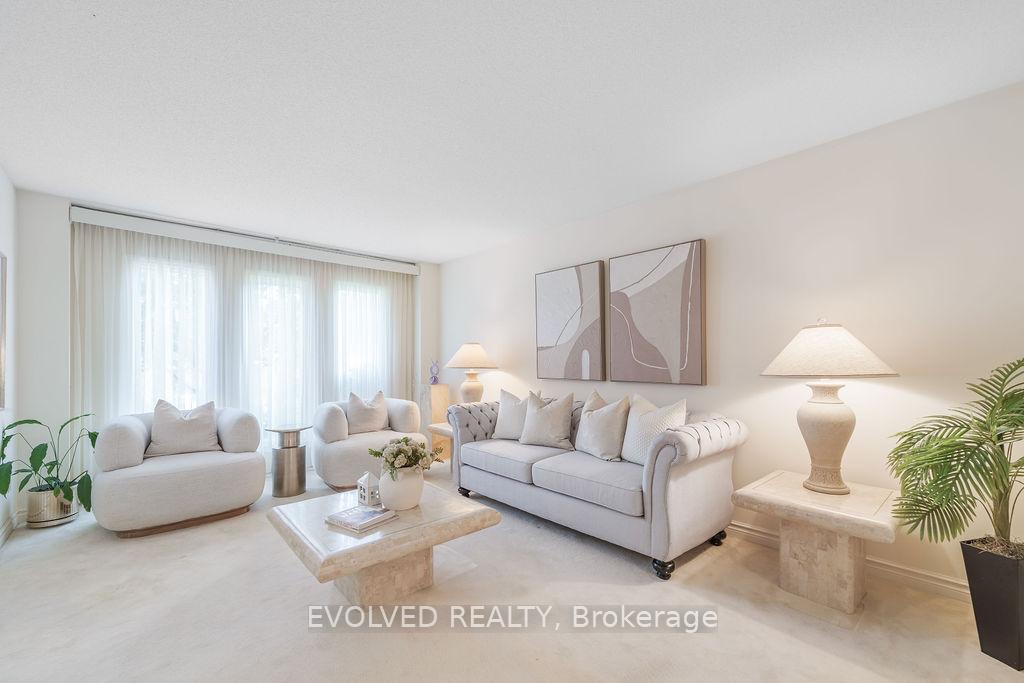 Photo 3 of 27 Hewlett Crescent, Markham, Markville — HOMEH