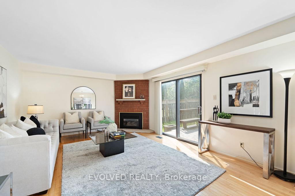 Photo 7 of 27 Hewlett Crescent, Markham, Markville — HOMEH