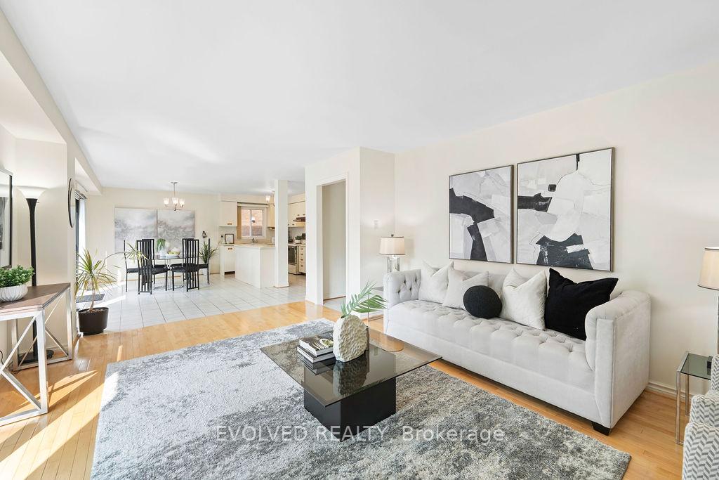 Photo 9 of 27 Hewlett Crescent, Markham, Markville — HOMEH