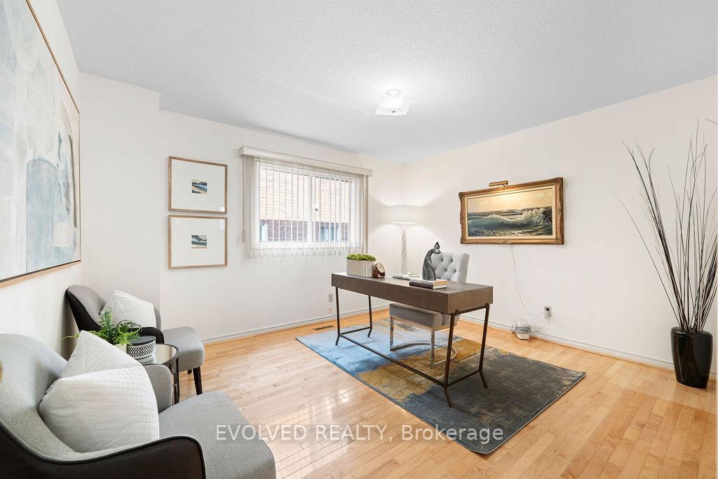 Photo 13 of 27 Hewlett Crescent, Markham, Markville — HOMEH