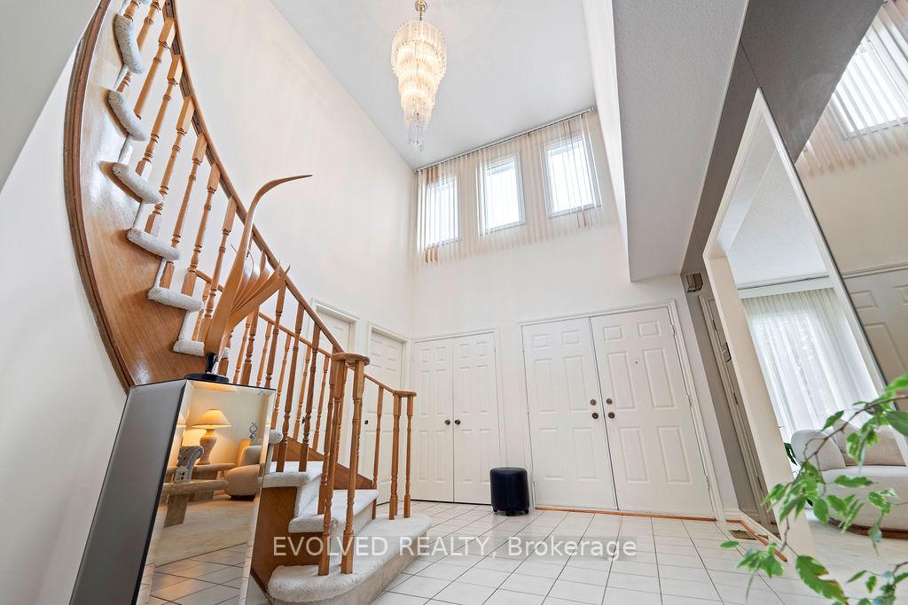 Photo 15 of 27 Hewlett Crescent, Markham, Markville — HOMEH