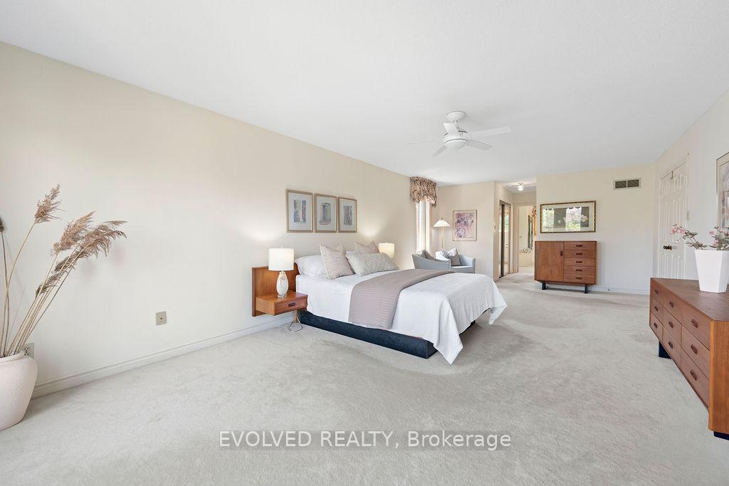 Photo 18 of 27 Hewlett Crescent, Markham, Markville — HOMEH