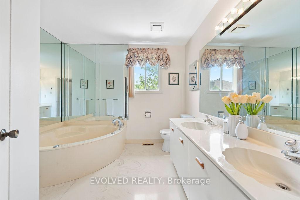 Photo 20 of 27 Hewlett Crescent, Markham, Markville — HOMEH
