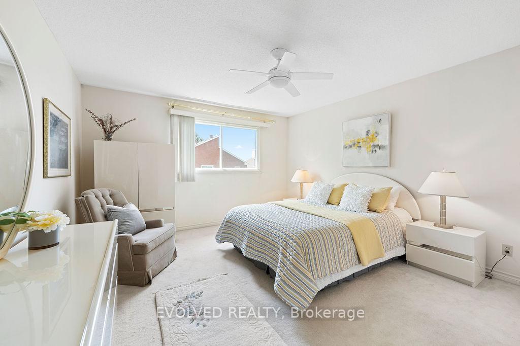 Photo 22 of 27 Hewlett Crescent, Markham, Markville — HOMEH