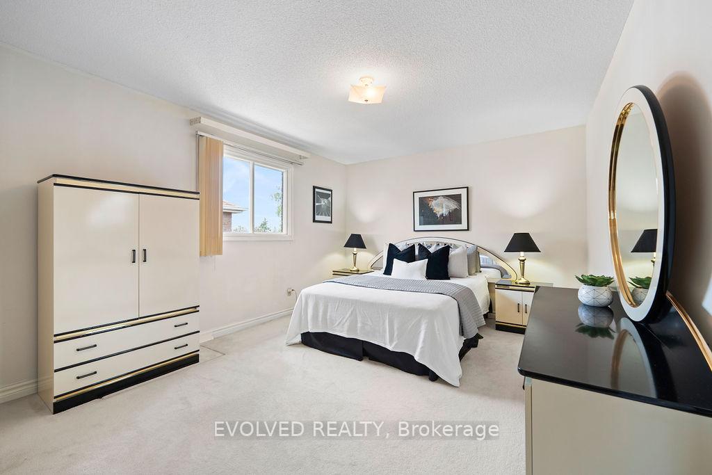 Photo 23 of 27 Hewlett Crescent, Markham, Markville — HOMEH