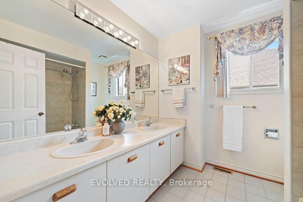 Photo 24 of 27 Hewlett Crescent, Markham, Markville — HOMEH