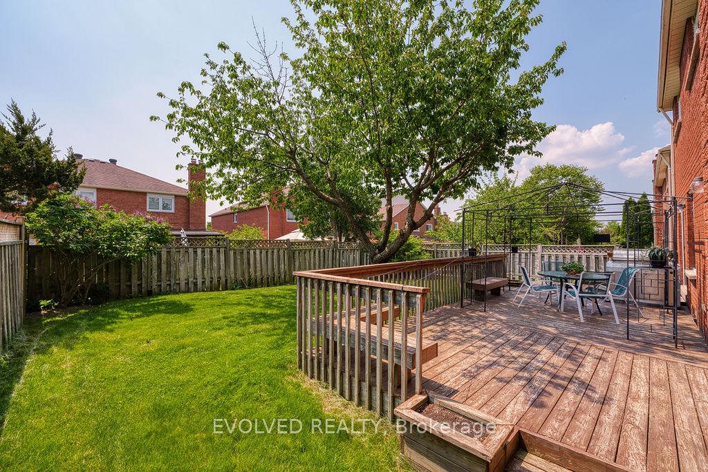 Photo 25 of 27 Hewlett Crescent, Markham, Markville — HOMEH